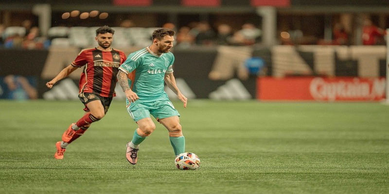 Trận thua trước Atlanta khiến CLB của Lionel Messi dễ bị loại